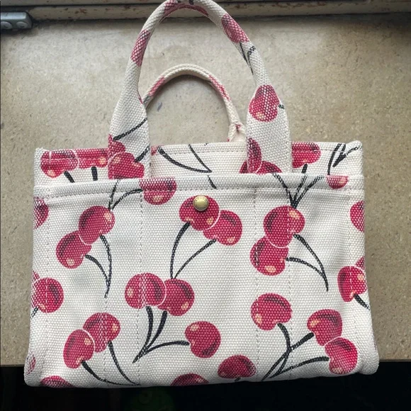 🍒Coach New York Cherry Print Canvas Tote🍒 - Picture 8 of 11